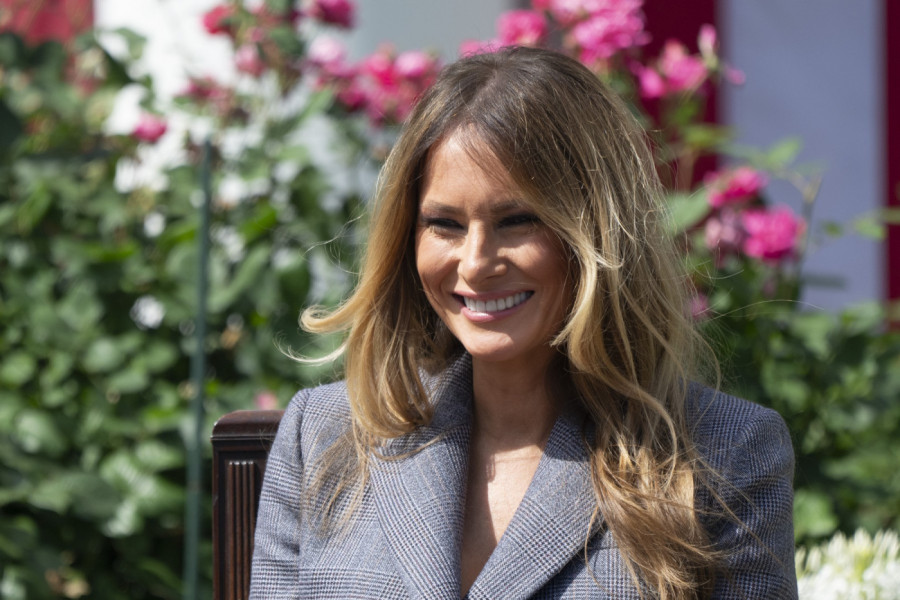 CIPELE KAKVE NIKAD NISTE VIDELI - MELANIJA SE POJAVILA I SVE JE STALO: Da li biste nosili ovako nešto - evo kolika im je štikla?! (FOTO)