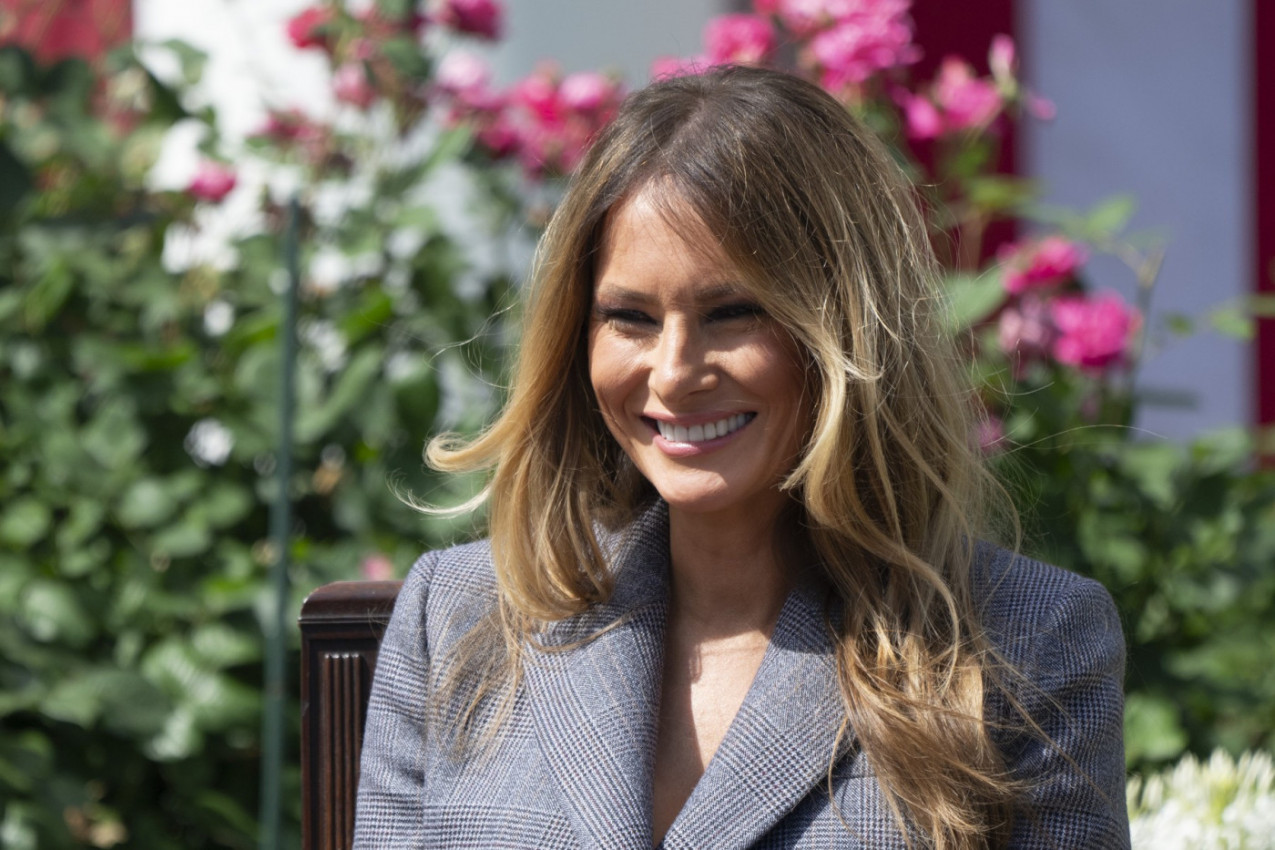 CIPELE KAKVE NIKAD NISTE VIDELI - MELANIJA SE POJAVILA I SVE JE STALO: Da li biste nosili ovako nešto - evo kolika im je štikla?! (FOTO)