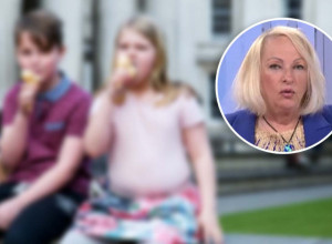 SVI MISLE DA SU DECA DANAS SVE VIŠE GOJAZNA ZBOG SLATKIŠA - ALI ISTINA JE MNOGO OPASNIJA! Nutricionistkinja upozorila i na voće - ovo je kobna greška koju mnogi roditelji čine!