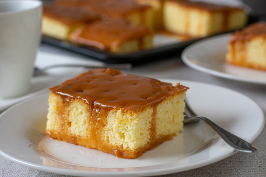 GRČKI KOLAČ SA GRIZOM KOJI SE TOPI U USTIMA: Poslastica koja se ne peče, sve što vam treba već imate u kući!