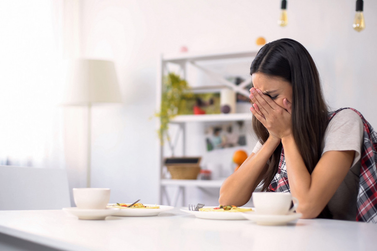 PODMUKLI SIMPTOM RAKA JAVLJA SE TOKOM JELA, a malo ko razume da je to znak bolesti: Zbog jedne promene u ishrani odmah se javite lekaru