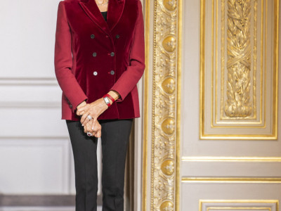 Brižit Makron u crvenoj jakni