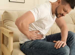 BOLI VAS STOMAK SA DESNE STRANE? Većina ljudi će prvo pomisliti na upalu slepog creva, ali može biti i neko od 8 ozbiljnih zdravstvenih stanja!