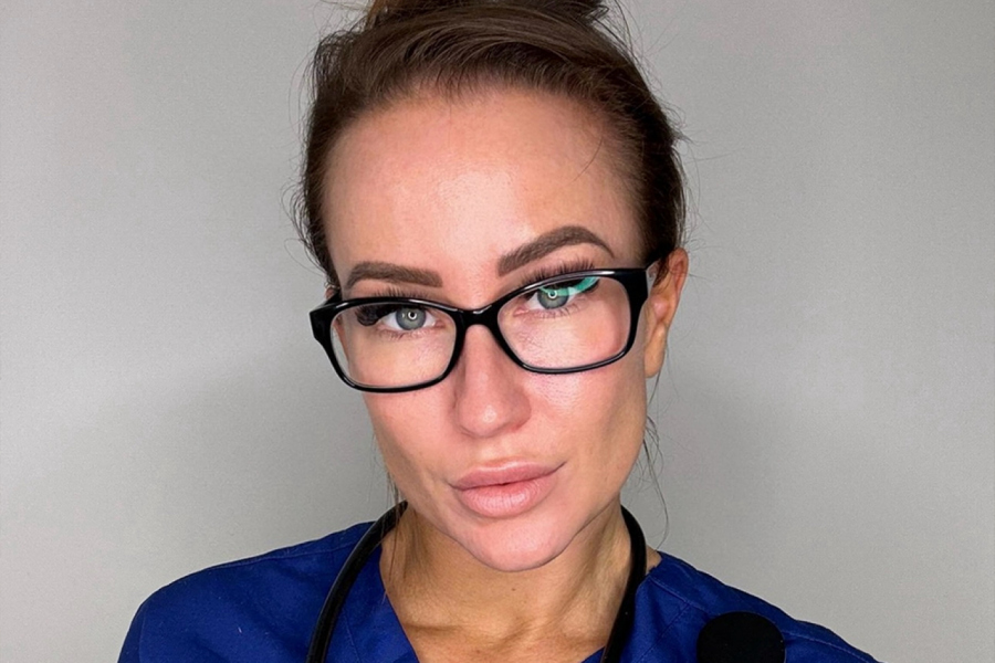 DANJU JE MEDICINSKA SESTRA, A NOĆU POSTAJE NEŠTO SASVIM DRUGO: Zaradila je brdo para, ali priznaje: "Muškarci me se plaše, sama sam već 7 godina!“ (FOTO)