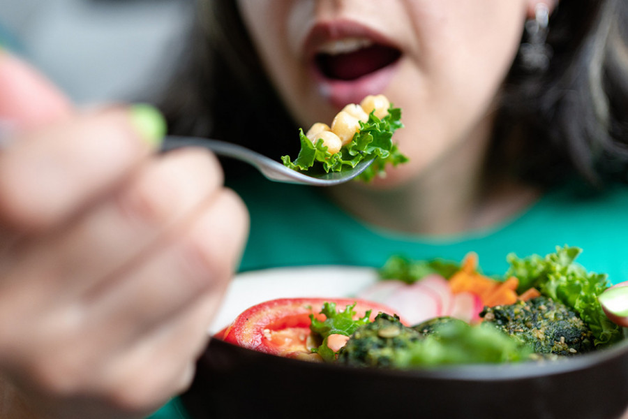 PRE DORUČKA I KAFE POJEDITE LIST OVE BILJKE - nećete verovati koliko dobrog činite sebi! Pomešajte je sa medom i izbacite otrove iz organizma