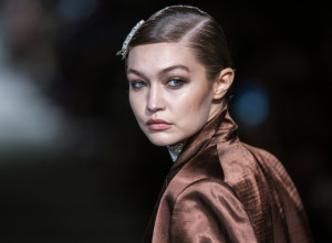 BOJA MASKARE KOJA ĆE OBELEŽITI OVO LETO i nije ona na koju ste navikle: Umorne oči izgledaće sjajnije, a licu daje svežinu (VIDEO)