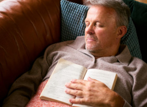 POPODNEVNA DREMKA MOŽE DA POVEĆA RIZIK OD RANE SMRTI: Doktori upozoravaju na 3 ključna razloga - evo kad je vreme da se zabrinete