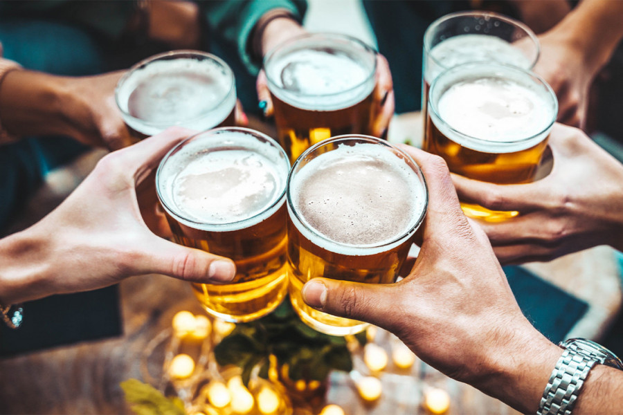 EKSPERT IZAZVAO HAOS NA INTERNETU, TVRDI DA CEO ŽIVOT POGREŠNO PIJEMO PIVO! Ove dve NEOPROSTIVE greške svi prave!