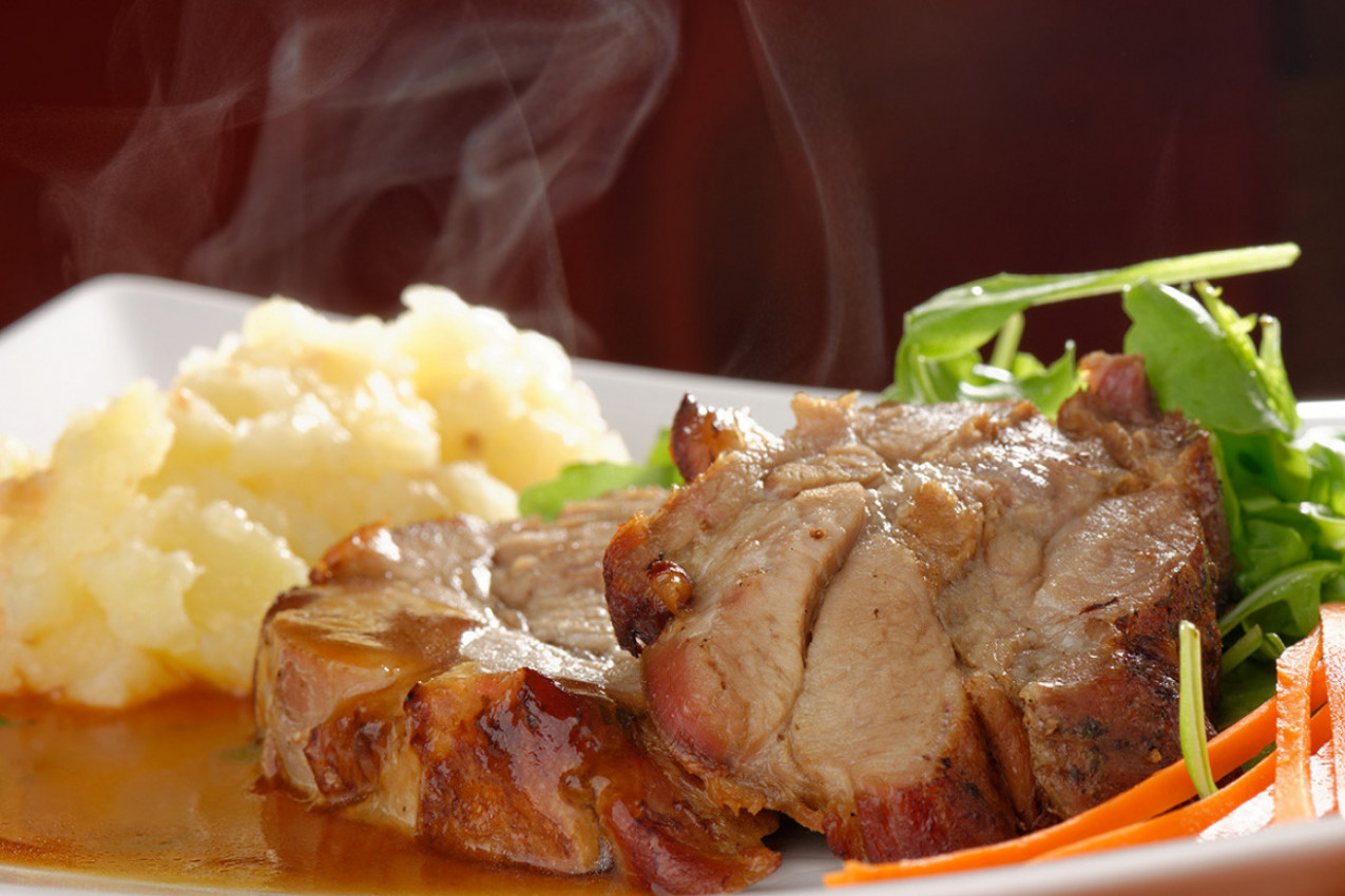 SOČNE KRMENADLE U LOVAČKOM SOSU: Kafanski način pripreme za neodoljivo jelo u umaku!