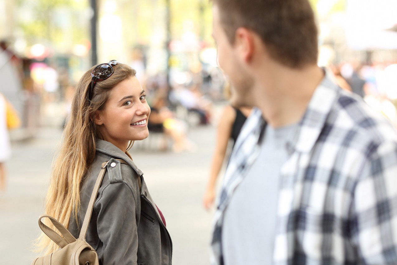 ŠTA MUŠKARCI PRVO PRIMETE KOD ŽENA: Ne, nisu atributi gledaju nešto sasvim drugo!
