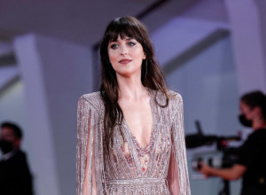 DAKOTA Džonson izgleda kao boginja u GOLIM haljinama i nosi ih SAMOUVERENO, bez pardona