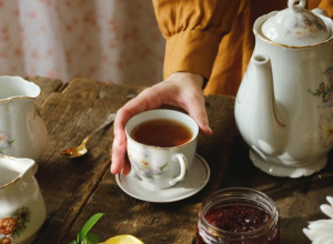 TEST SA ŠOLJOM ČAJA MOŽE DA UKAŽE NA ZNAKOVE DEMENCIJE 10 GODINA PRE DIJAGNOZE: Lekari upozoravaju na koje detalje morate da obratite pažnju!