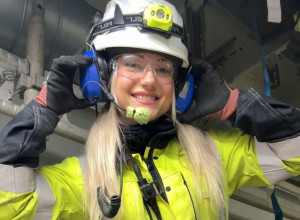 ONA JE PRELEPA I BAVI SE NAJOPASNIJIM POSLOM NA SVETU: Kad muškarci čuju šta radi, zaneme od straha! (FOTO)