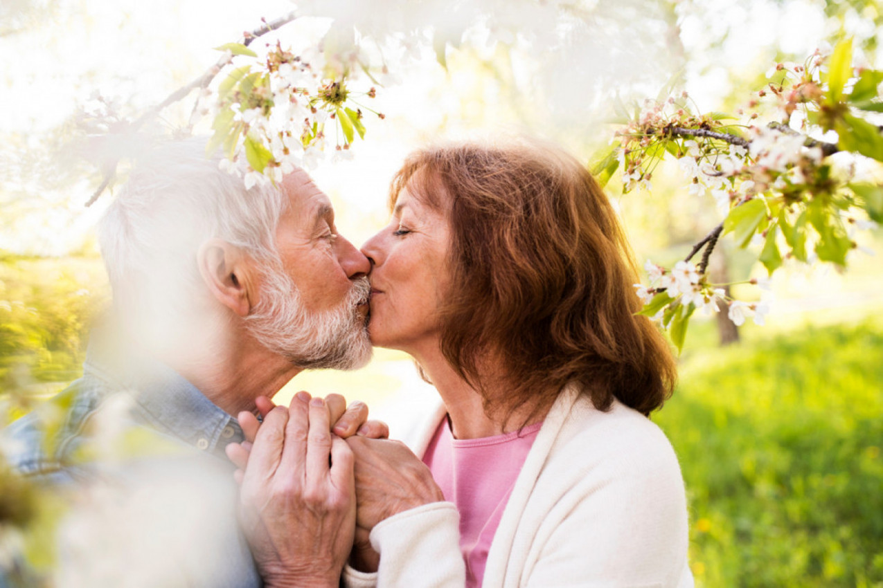 IMAM 62 GODINE, A MOJ DEČKO 65, POSLE GODINU I PO DANA SAM RASKINULA SA NJIM SAMO ZBOG OVOG: Grize me savest, ali moj libido je kao da sam i dalje u tridesetim!