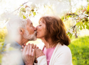 IMAM 62 GODINE, A MOJ DEČKO 65, POSLE GODINU I PO DANA SAM RASKINULA SA NJIM SAMO ZBOG OVOG: Grize me savest, ali moj libido je kao da sam i dalje u tridesetim!