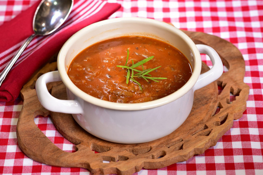 ZLATIBORSKI GULAŠ NA TRADICIONALAN NAČIN: Preukusno jelo srpskih gorštaka bez mane!