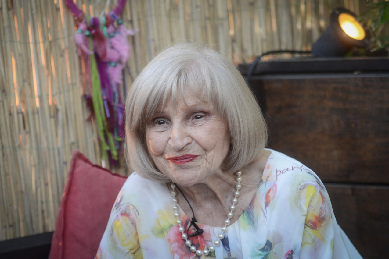 IMA 95 GODINA, A NE STAJE, LEGENDARNA MIRA BANJAC OTKRIVA TAJNU SVOJE DUGOVEČNOSTI: Za mene posao nije kuluk, nego najbolja terapija