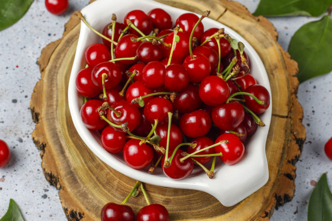 KAKO DA ODABERETE NAJSOČNIJE TREŠNJE, KAD SU VEĆ TOLIKO SKUPE, NE SMETE DA OMANETE: A, evo kako se pravilno čuva najskuplje voće