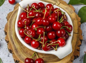 KAKO DA ODABERETE NAJSOČNIJE TREŠNJE, KAD SU VEĆ TOLIKO SKUPE, NE SMETE DA OMANETE: A, evo kako se pravilno čuva najskuplje voće