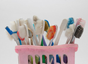 NE BACAJTE STARU ČETKICU ZA ZUBE: Bićete zapanjeni šta sve možete s njom!