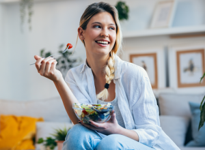 AKO SAMO 3 DANA JEDETE OVO UMESTO VEČERE BIĆETE ZAPREPAŠĆENI PROMENAMA: Čisti naslage iz creva kao četkom, a nadutost nestaje kao od šale!