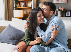 SAZNALA SAM DA SAM TRUDNA I MOJ SUPRUG JE PRESREĆAN: Ali kada bi znao moju tajnu digla bi mu se kosa na glavi!