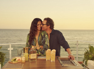 POZNATI OSKAROVAC VAŽI ZA NAJBOLJEG MUŽA HOLIVUDA: Ima milione, ali ženu ne obasipa skupim poklonima - ovo je tajna njihovog braka!