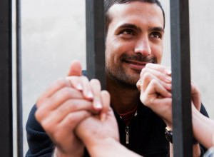 MOJ MUŽ JE U ZATVORU I UŽASNO MI NEDOSTAJE: Nikada nisam ni sanjala da ću razviti osećanja prema drugome, da li je to prevara?