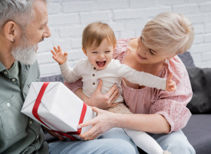 PLAKALA SAM KAO KIŠA KAD SAM VIDELA ŠTA JE SVEKRVA URADILA DOK JE ČUVALA MOJU BEBU:  Zabranila sam joj da viđa unuka!