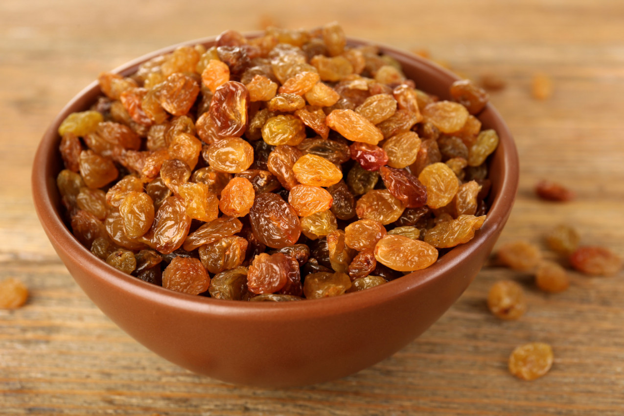 TRI MESECA SU SVAKI DAN JELI SUVO GROŽĐE, I LEKARI IZNENAĐENI REZULTATIMA: Neočekivan uticaj na zdravlje srca!