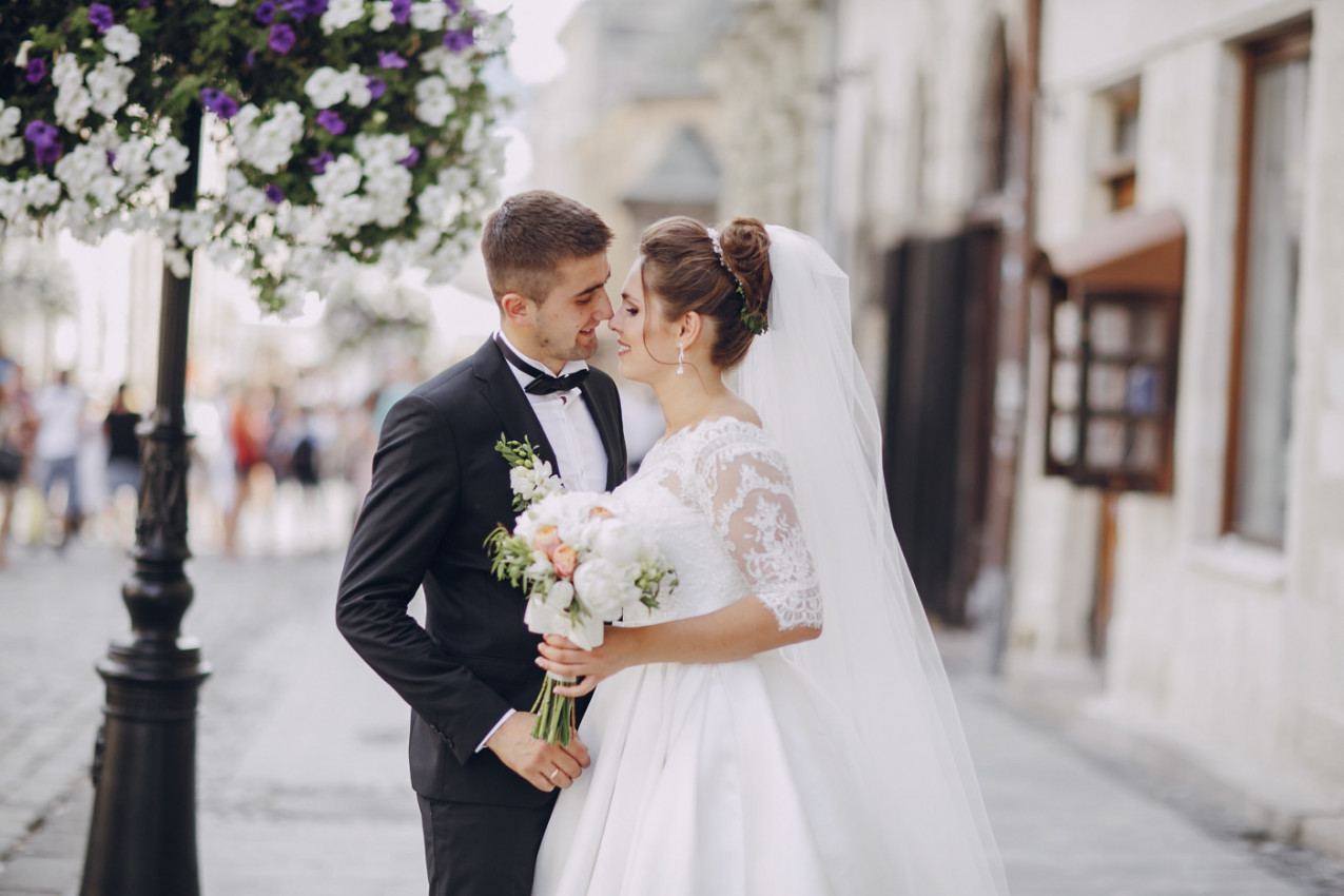 MLADOŽENJA POLUDEO KAD JE VIDEO U ČEMU JE DOŠLA TETKA NA NJEGOVO VENČANJE: Usledila je osveta mladenaca, nije znala šta ju je snašlo!
