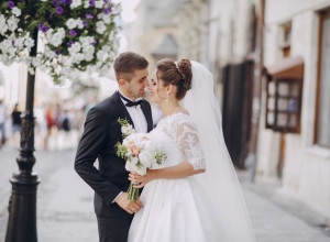 MLADOŽENJA POLUDEO KAD JE VIDEO U ČEMU JE DOŠLA TETKA NA NJEGOVO VENČANJE: Usledila je osveta mladenaca, nije znala šta ju je snašlo!