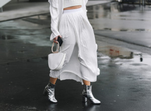 OVAJ KOMAD ODEĆE JE HIT LETA - stil sa minimalnim naporom: Svaka kombinacija izgledaće kao sa modnih pista (FOTO)