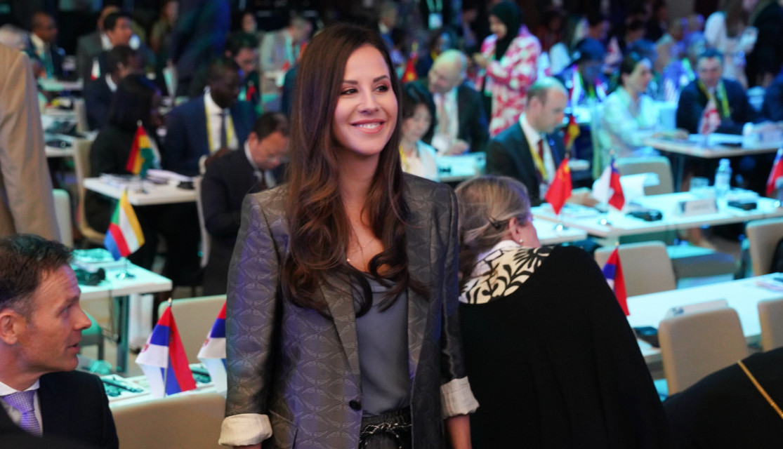 TAMARA VUČIĆ PONELA UNIKATAN KOMPLET U BOJI KOJA JE PRAVI HIT OVOG LETA: Jedan detalj na njemu dodatno čini figuru vitkom! (VIDEO)