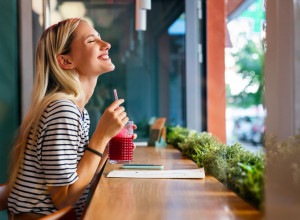OVAJ SOK SU NAŠE BAKE I DEKE PILI SVAKI DAN I BILI ZDRAVI KO DREN: Čisti jetru, čuva srce i snižava pritisak, a mi smo ga zaboravili!