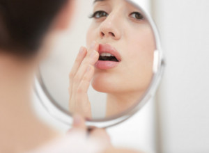 PAŽLJIVO POGLEDAJTE SVOJA USTA, SKRIVENI ZNAK DEMENCIJE SE VIDI U NJIMA: Ako ovo osetite, javite se lekaru!