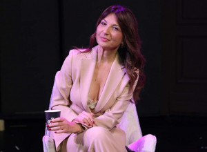 SANJA MARINKOVIĆ PONELA FARMERKE KOJE SU GLAVNI MODNI HIT OVOG LETA: Gazi 6. deceniju, a idealnu liniju održava OVAKO! (FOTO)