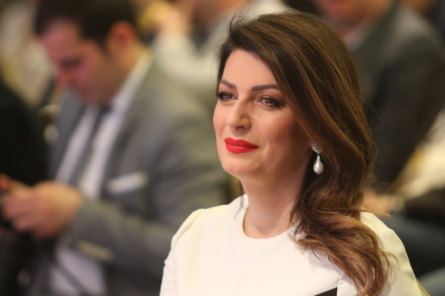 SRPSKA POLITIČARKA TATJANA MATIĆ POKAZALA KAKO DOMAĆI BRENDOVI MOGU DA DIKTIRAJU MODU: "Cena nije presudna u mom slučaju, ovo mi je važnije" (VIDEO)