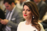 SRPSKA POLITIČARKA TATJANA MATIĆ POKAZALA KAKO DOMAĆI BRENDOVI MOGU DA DIKTIRAJU MODU: "Cena nije presudna u mom slučaju, ovo mi je važnije" (VIDEO)