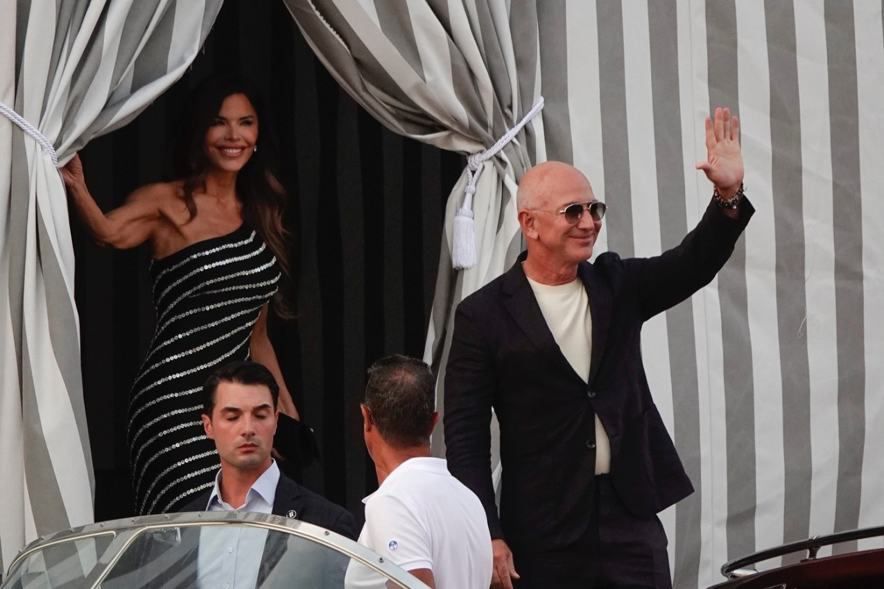 U VENECIJI HAOS ZBOG SVADBE BEZOSA I LOREN: Grad je pod opsadom, reagovala čak i policija (FOTO)