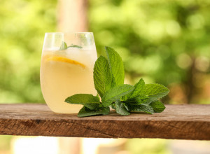 DOMAĆI SOK OD NANE najbolje osvežava tokom vrelih letnjih dana: Pravi se smešno i lako, bez blendera i kuvanja