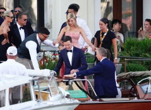 ZVEZDE I ZVEDICE BLISTALE SU NA SVADBI LOREN I BEZOSA: Ove dame su ponele najupečatljivije stajlinge! (FOTO, VIDEO)