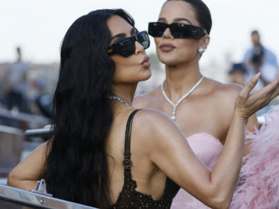 Sestre Kardašijan poziraju