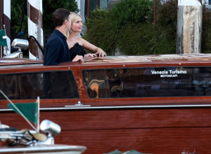 PIDŽAMA ŽURKA LOREN I BEZOSA BILA JE KOMPLETNA TEK KADA SE ONA POJAVILA: Ivanka Tramp obukla ono što bi malo ko smeo (FOTO)