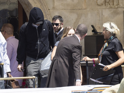 Leonardo Dikaprio se krije od paparaca