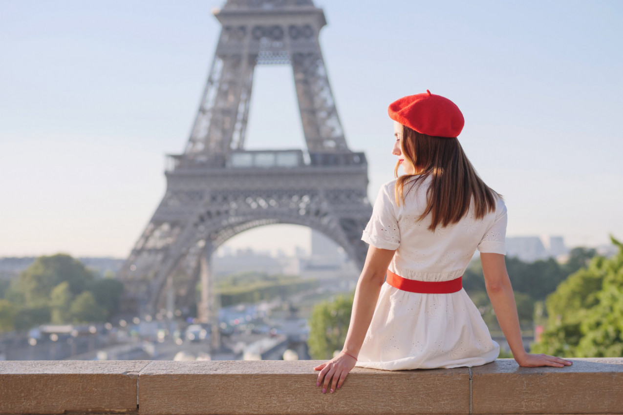 NE ZNATE ŠTA SA DUGOM KOSOM PO VRUĆINI: Ova frizura je među Francuskinjama pravi hit, shvatićete i zašto (FOTO)