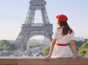 NE ZNATE ŠTA SA DUGOM KOSOM PO VRUĆINI: Ova frizura je među Francuskinjama pravi hit, shvatićete i zašto (FOTO)