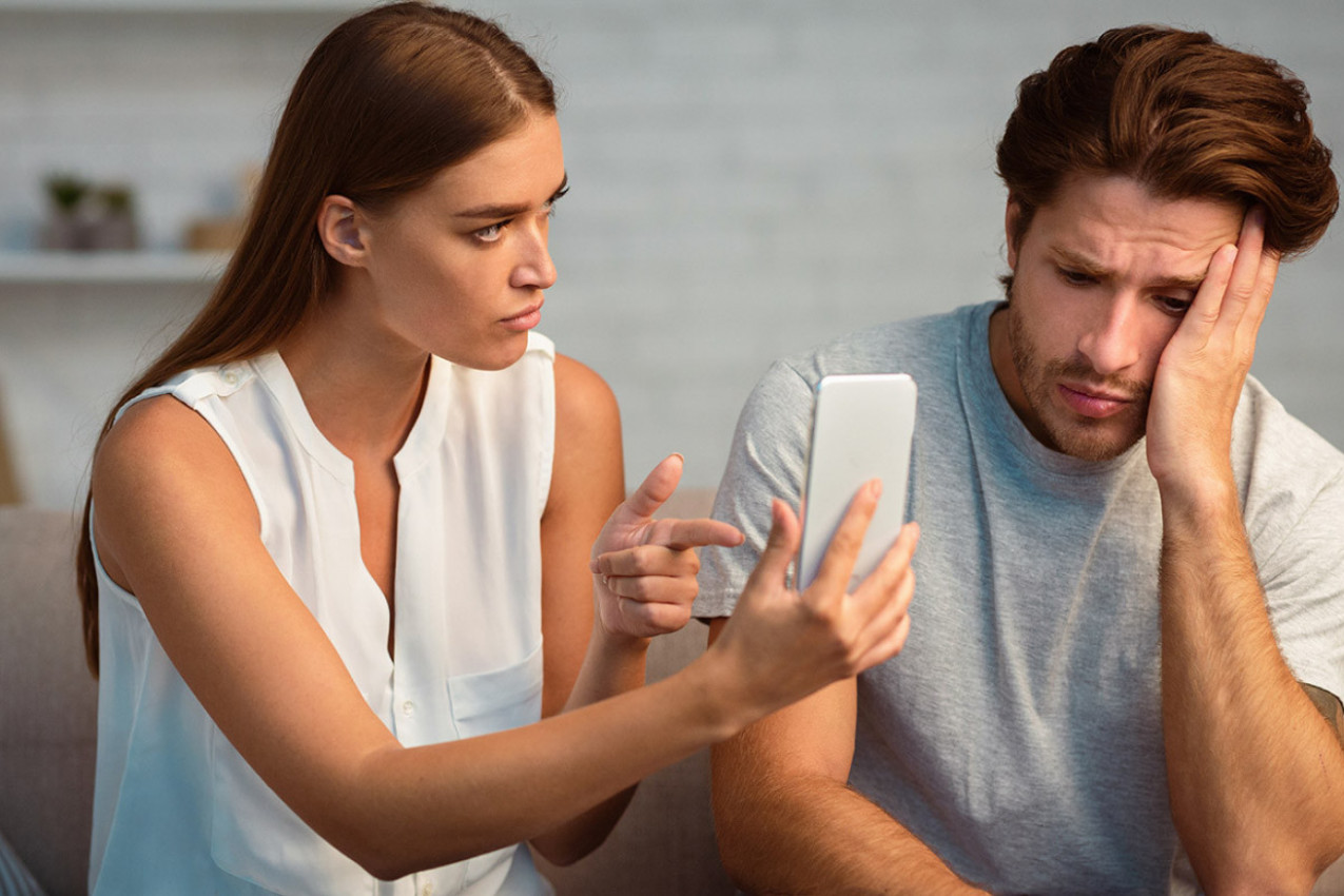 PARTNER SA KOJIM IMA DVOJE DECE JU JE PITAO DA BUDU U "OTVORENOJ VEZI": Odmah sam pokušala da se domognem njegovog telefona, znala sam šta krije!