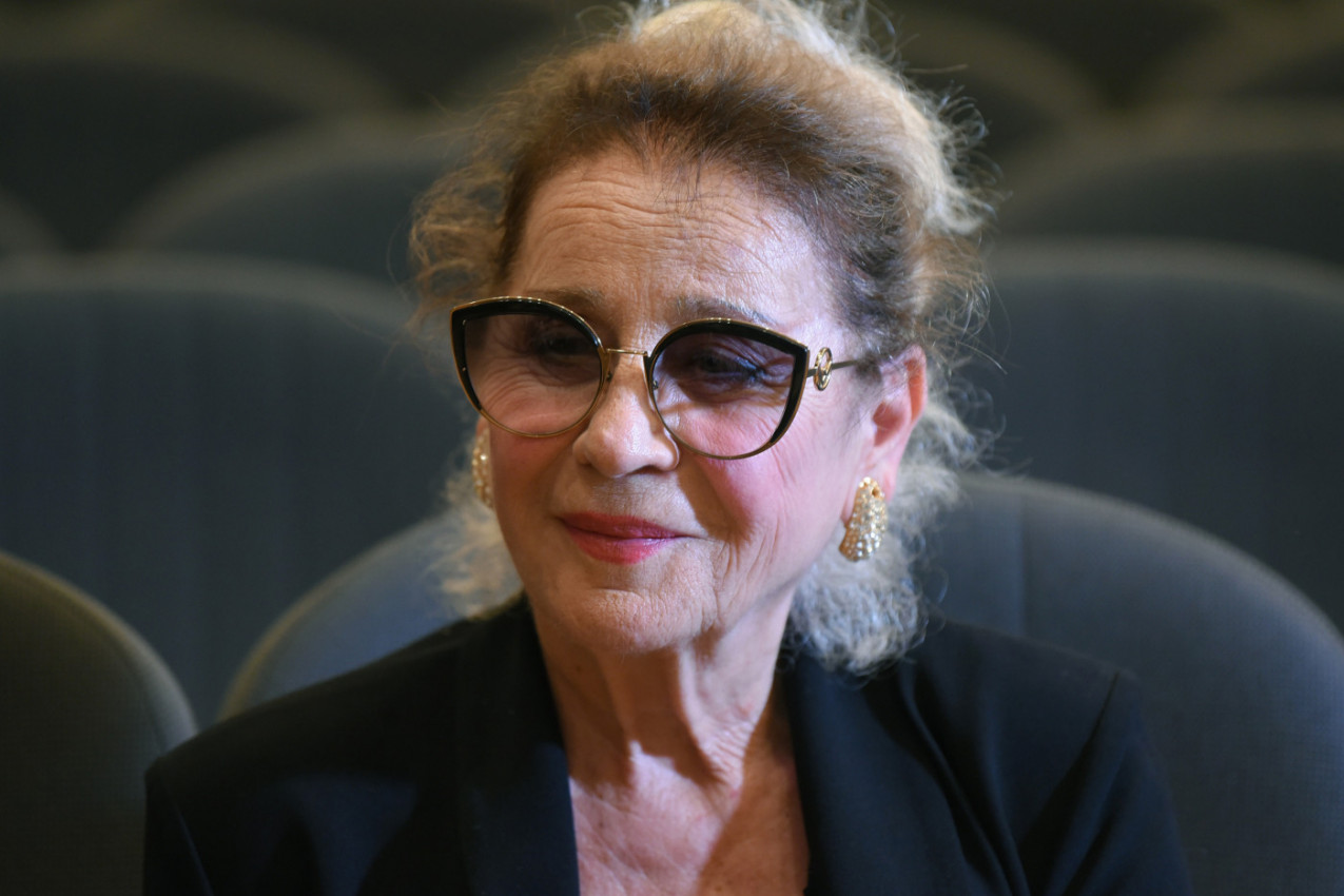 BILA JE LEPOTICA ZA KOJOM SU UZDISALI MUŠKARCI, A ONA JE VOLELA SAMO NJEGA: Posle smrti supruga sve je napustila i preselila se van grada!