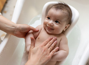 MAMA JE PODELILA VIDEO BEBE: 22 miliona ljudi gleda samo u ovo na detetovom licu, zbog jednog je postao planetarno popularan (VIDEO)